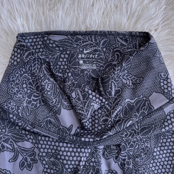 Small Nike Floral Print Dri-Fit Leggings - Picture 2 of 3